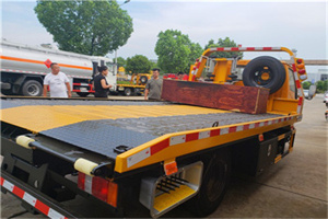 中区附近拖车电话号码服务